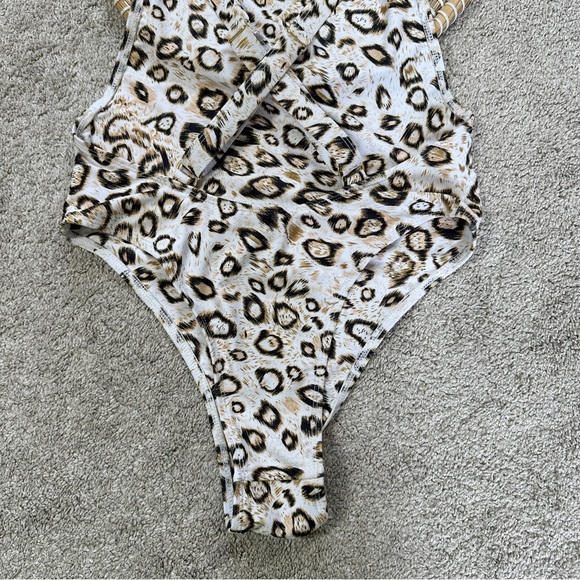 Lahana Swim Women’s Omala Cheeky One-Piece Swimsuit in Vintage Nude Leopard S - Picture 7 of 15